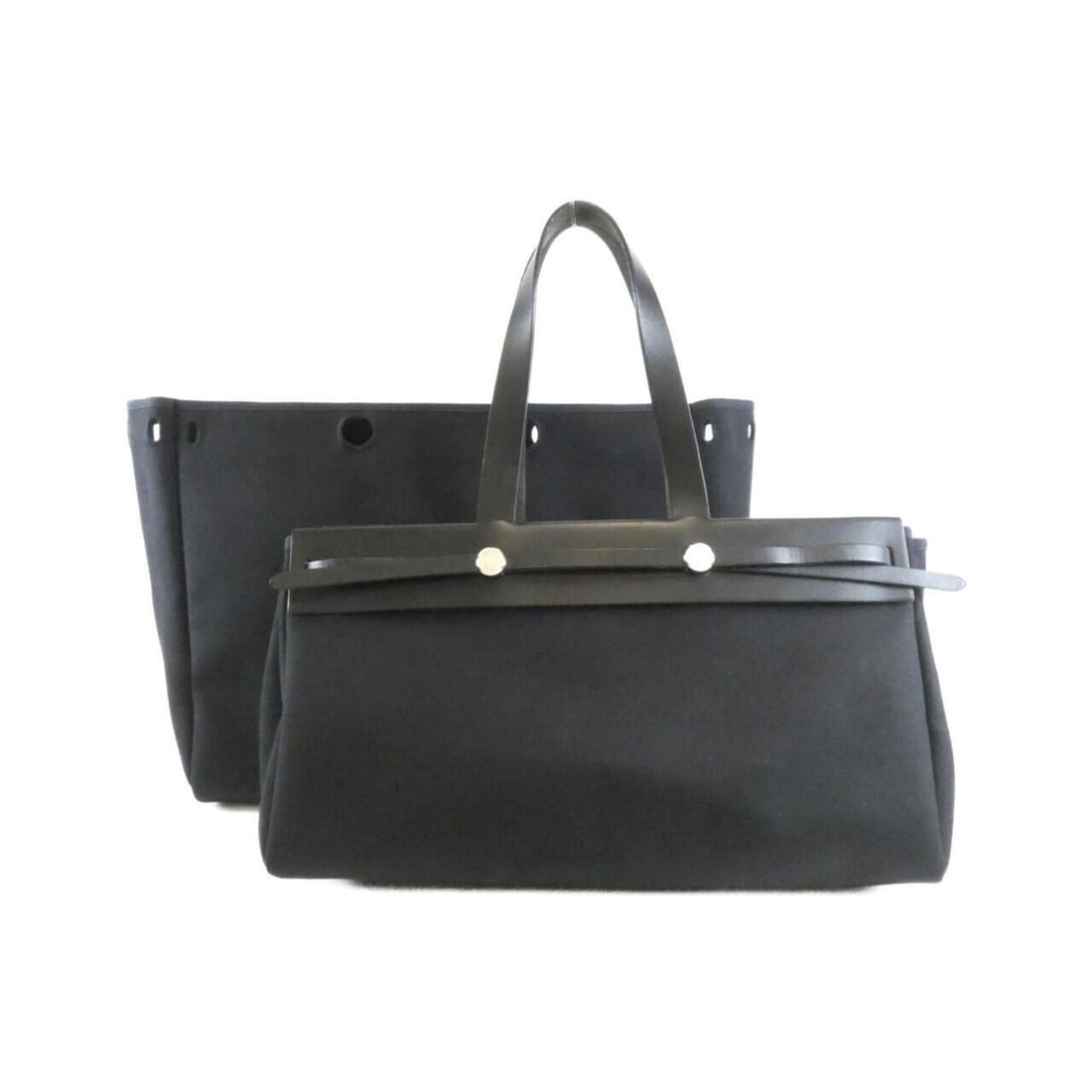 Hermes Herbag Cabas 036908CB Handbag: --- Catalog ---Category: SizeSize (HxWxD): 21cm x 41cm x 16cm / 8.26'' x 16.14'' x 6.29''Category: DesignType: HandbagColor: BlackGender: Men,WomenMaterial: Toile officier Hardware Color: Matte