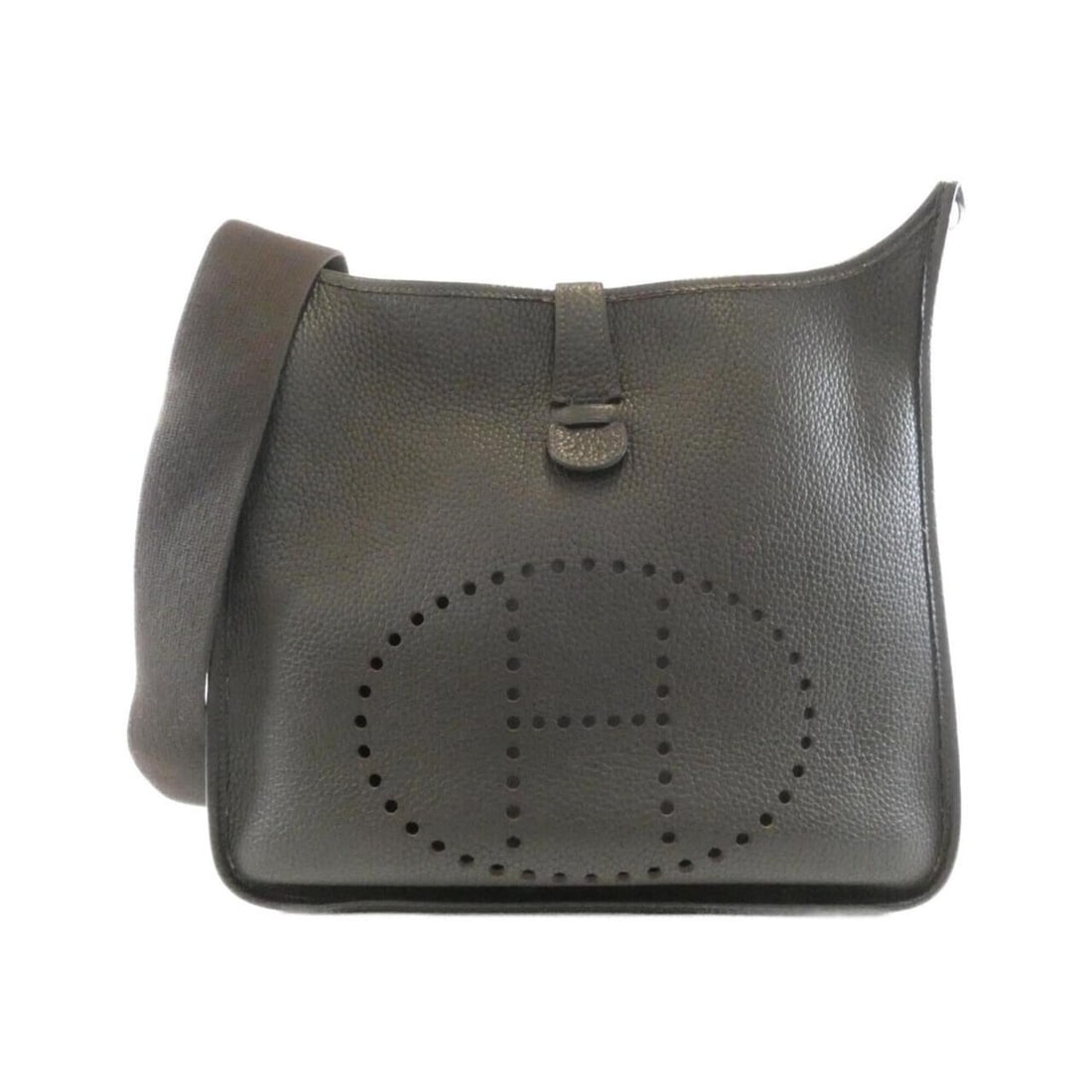 Hermes Evelyne II GM 043760CK Shoulder Bag: --- Catalog ---Category: SizeSize (HxWxD): 32cm x 30cm x 9cm / 12.59'' x 11.81'' x 3.54''Category: DesignType: Shoulder bagColor: EbeneGender: WomenMaterial: Taurillon clemence leather Hardware Color: