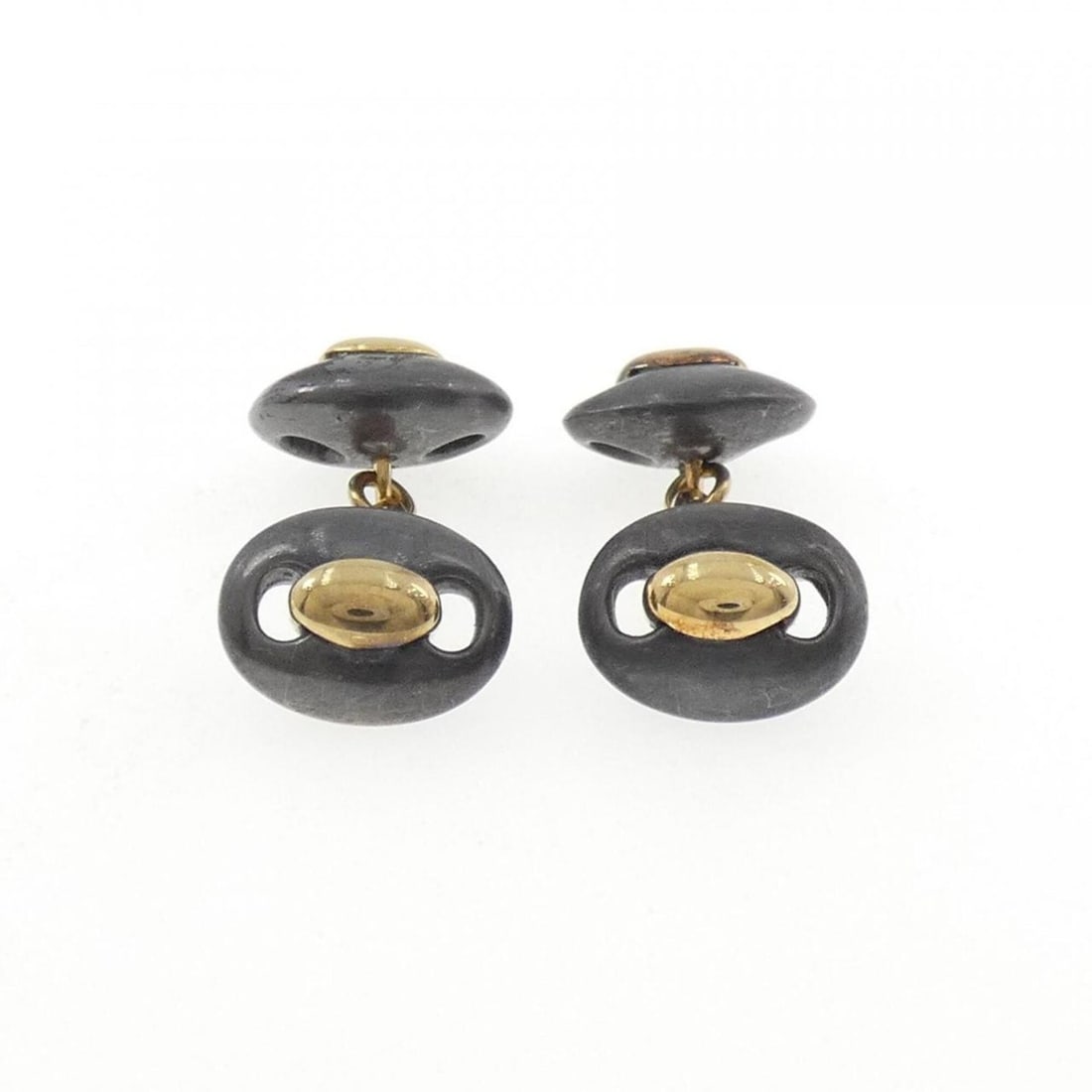 Hermes Hermès Hallmark Cufflinks: --- Catalog ---Category: SizeSize (HxWxD): 11.60mm x 14.60mm / 0.46'' x 0.57''Category: DesignType: CufflinksColor: Black, GoldGender: WomenCategory: GeneralBrand: Hermes--- Item List ---Section: Cond