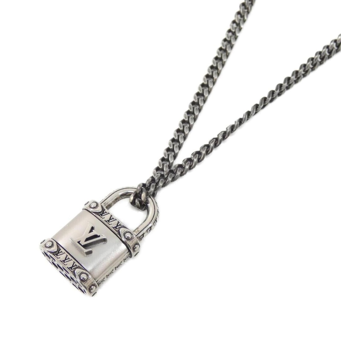 Louis Vuitton LV Lock Necklace M03334: --- Catalog ---Category: SizePendant Size: 28mm x 18mm / 1.1'' x 0.7''Neck Circumference: 46.5 cm - 59 cm / 18.3'' - 23.22''Category: DesignColor: SilverGender: Men,WomenNecklace Type: NecklaceCategor
