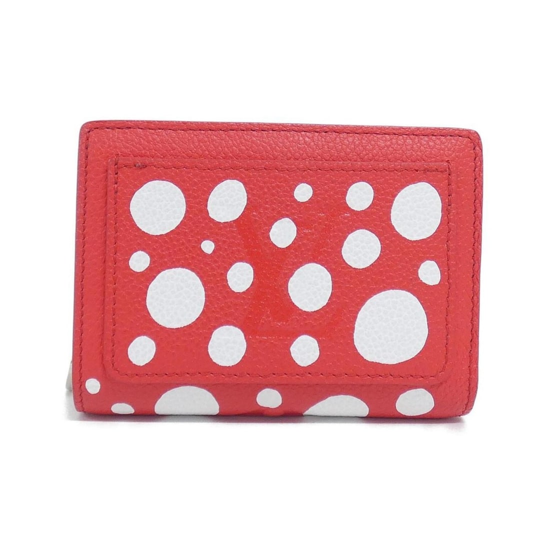 Louis Vuitton (LV X YK) Portefeuille Claire M82103 Wallet: --- Catalog ---Category: SizeSize (HxWxD): 8cm x 11cm x 3cm / 3.14'' x 4.33'' x 1.18''Category: DesignType: Wallet (bi-fold)Color: RougeGender: WomenMaterial: Leather Leather/Fur Type: