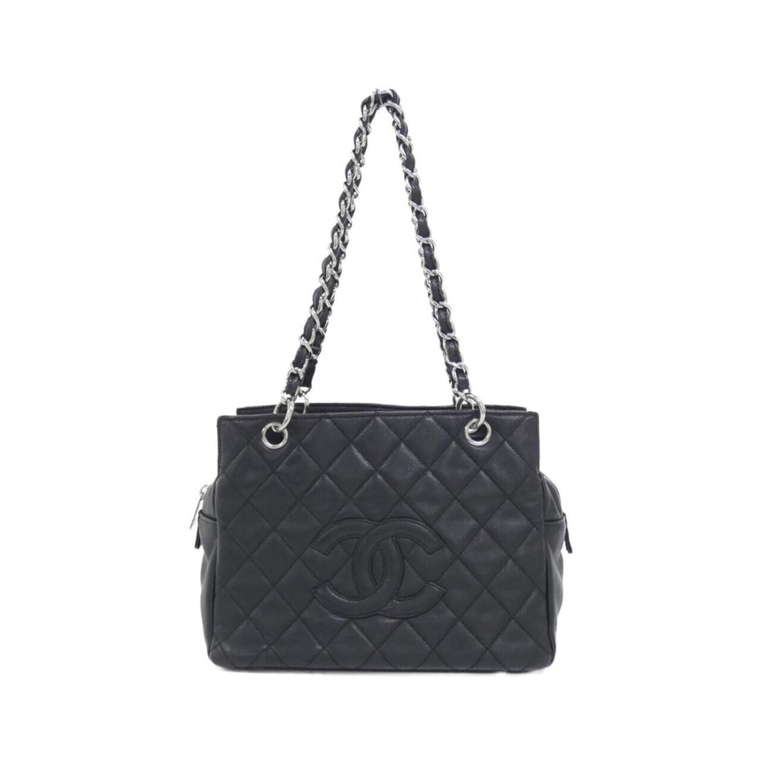 Chanel 18004 Shoulder Bag: --- Catalog ---Category: SizeSize (HxWxD): 18cm x 25cm x 13cm / 7.08'' x 9.84'' x 5.11''Category: DesignType: Shoulder bagColor: BlackGender: Men,WomenMaterial: Grained Calfskin Hardware Color: