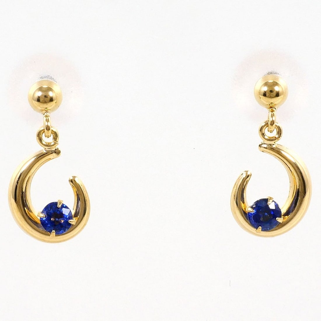 18K (18-karat) Yellow Gold (YG) Earrings with Sapphire, Total Weight 0.4g, Jewelry: --- Catalog ---Category: SizeWeight: 0.4g / 0.01oz.Category: DesignType: Drop earringsColor: Yellow goldMetal: GoldStone: SapphireGender: WomenMaterial: Yellow gold (18K)Metal Purity: 18KCategory: Gen