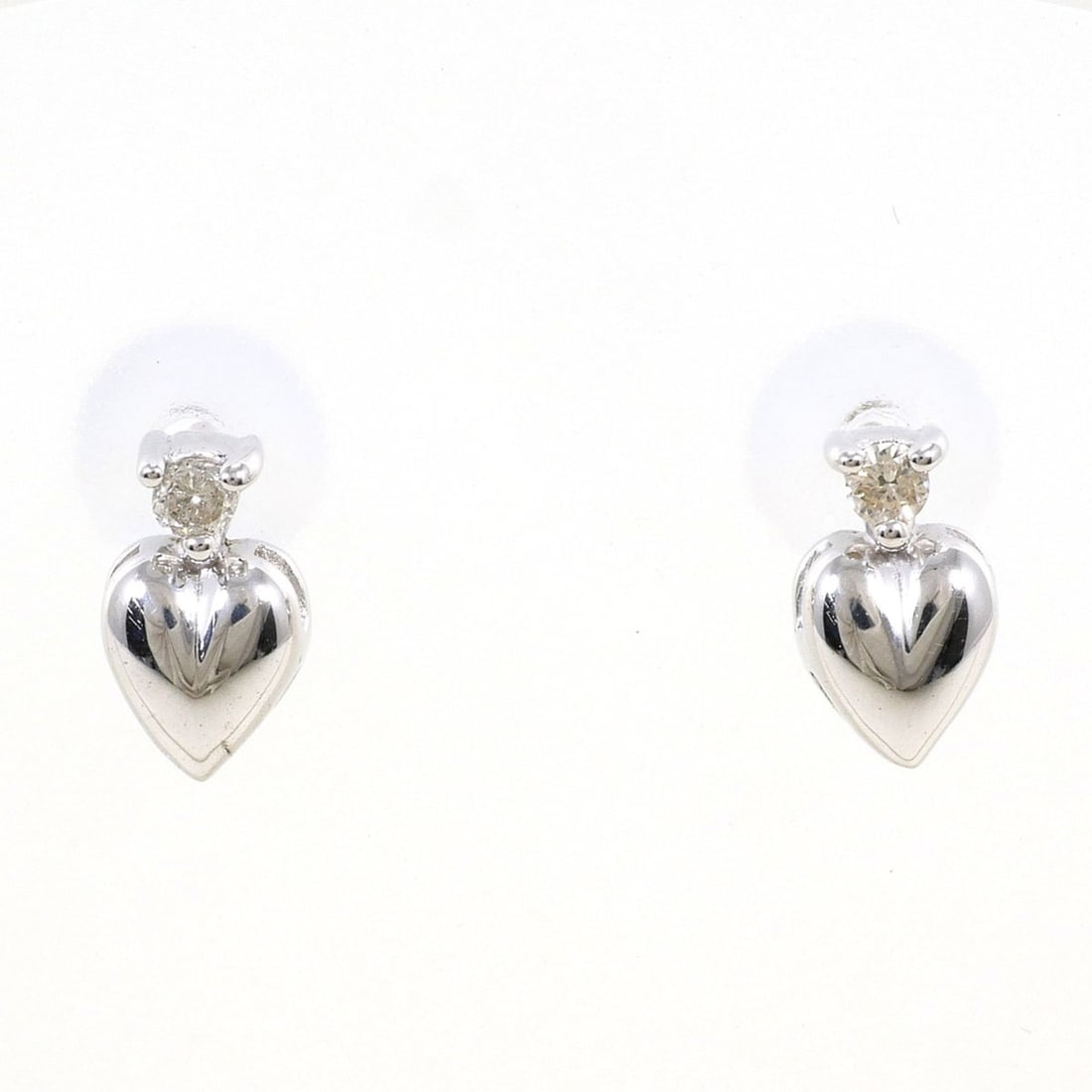 K14 14K WG White Gold Earrings with Diamonds (No carat markings), Total Weight 0.9g, Jewelry: --- Catalog ---Category: SizeWeight: 0.9g / 0.03oz.Category: DesignType: Stud earringsColor: White goldMetal: White GoldStone: DiamondGender: WomenMaterial: White gold (14K)Metal Purity: 14KCategory: 