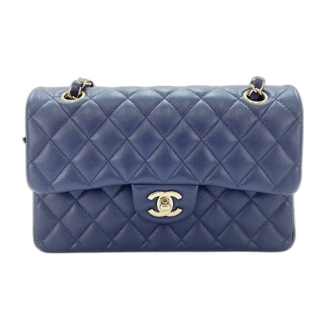 CHANEL Matelassé Shoulder Bag, Navy: --- Catalog ---Category: SizeSize (HxWxD): 15cm x 23cm x 7cm / 5.9'' x 9.05'' x 2.75''Category: DesignType: Shoulder bagColor: NavyGender: WomenCategory: GeneralBrand: Chanel--- Item List ---Section: