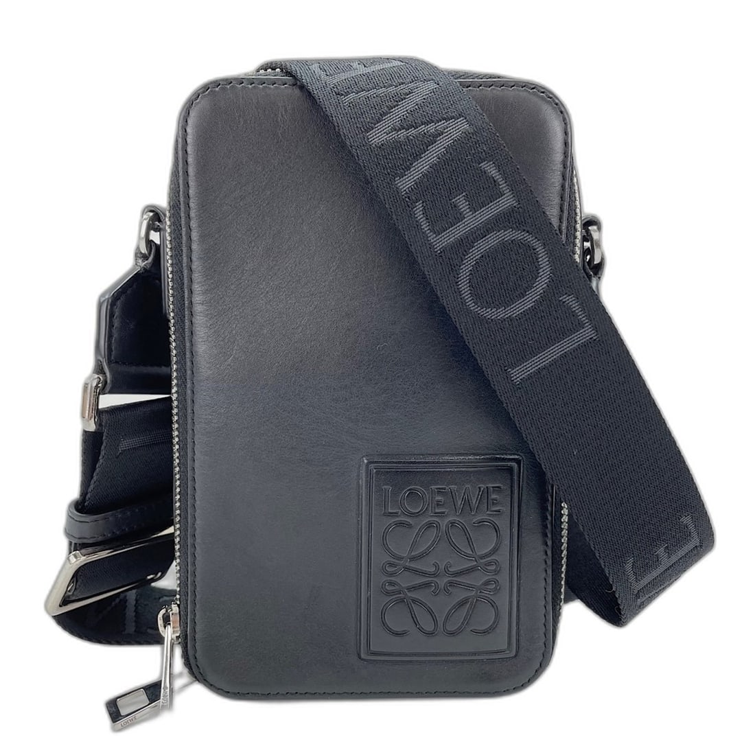 LOEWE Shoulder Bag, Leather, Black: --- Catalog ---Category: SizeSize (HxWxD): 17cm x 11cm x 4cm / 6.69'' x 4.33'' x 1.57''Category: DesignType: Shoulder bagColor: BlackGender: WomenMaterial: Leather Category: GeneralBrand: Loewe--- Ite