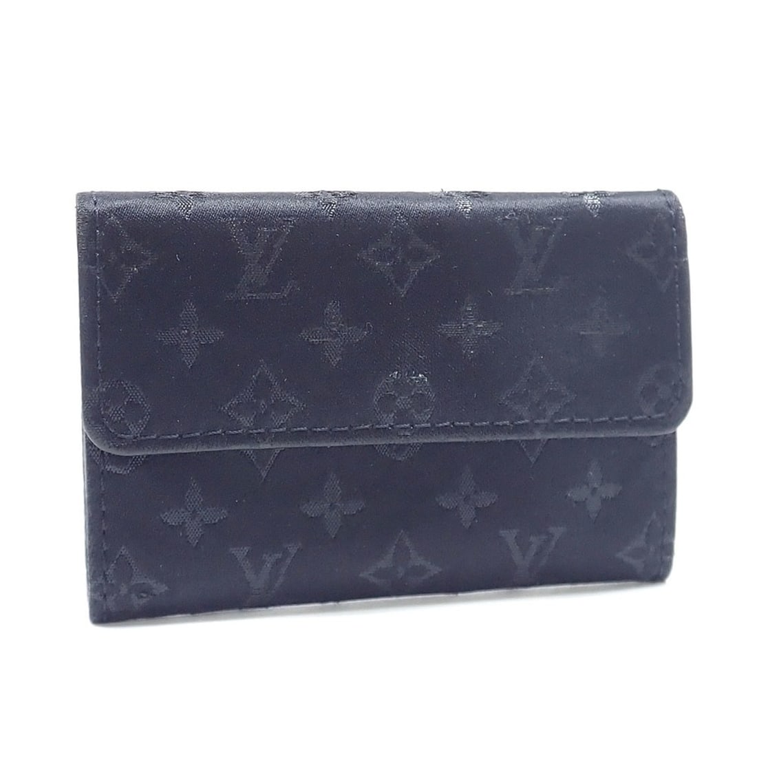 Louis Vuitton Monogram Satin Coin Case, Portemonnaie Satin, Women's, M92137, Noir (Black), Purse: --- Catalog ---Category: SizeSize (HxWxD): 6.5cm x 9.5cm x 1cm / 2.55'' x 3.74'' x 0.39''Category: DesignType: Coin purse/coin caseColor: Black, NoirGender: WomenMaterial: Monogram Satin Category: Gen