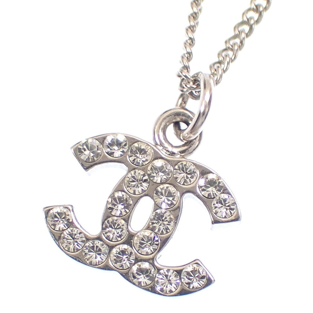 Chanel Coco Mark Necklace for Women, Rhinestone Metal, Silver Color, 06V C223204: --- Catalog ---Category: SizePendant Size: 14.2mm x 14.2mm / 0.55'' x 0.55''Neck Circumference: 43.5 cm / 17.12''Category: DesignStone: RhinestoneGender: WomenMaterial: MetalNecklace Type: NecklaceCat