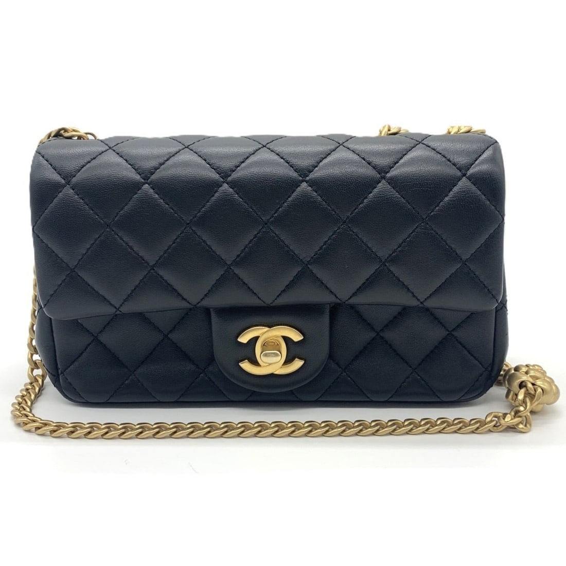 Chanel Mini Matelassé 20 Camellia Chain Shoulder Bag Black CHANEL: --- Catalog ---Category: SizeWeight: 460g / 1.01lb.Size (HxWxD): 12cm x 20cm x 7cm / 4.72'' x 7.87'' x 2.75''Strap Length: 57cm / 22.44''Category: DesignType: Shoulder bagColor: BlackGender: WomenClos