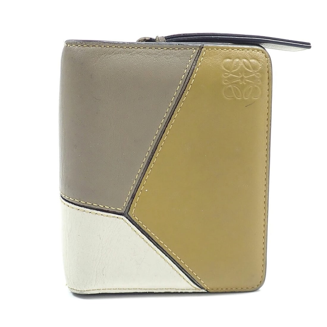 Loewe Puzzle Compact Zip Wallet, Women's, Clay Green Butter Classic Calf Leather, C510Z41X01: --- Catalog ---Category: SizeSize (HxWxD): 10.5cm x 9cm x 2cm / 4.13'' x 3.54'' x 0.78''Category: DesignType: Wallet (bi-fold)Color: GreenGender: WomenCategory: GeneralBrand: Loewe--- Item List ---Sec
