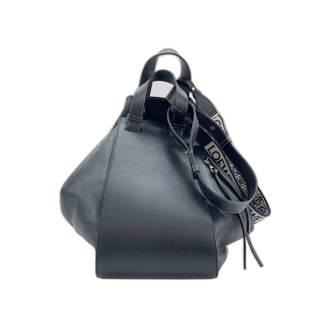 LOEWE Hammock Handbag, Leather, Black: --- Catalog ---Category: SizeHandle Drop: 12.00cm / 4.72''Size (HxWxD): 37cm x 22cm x 35cm / 14.56'' x 8.66'' x 13.77''Strap Length: 48cm - 77cm / 18.89'' - 30.31''Category: DesignType: HandbagColor: 
