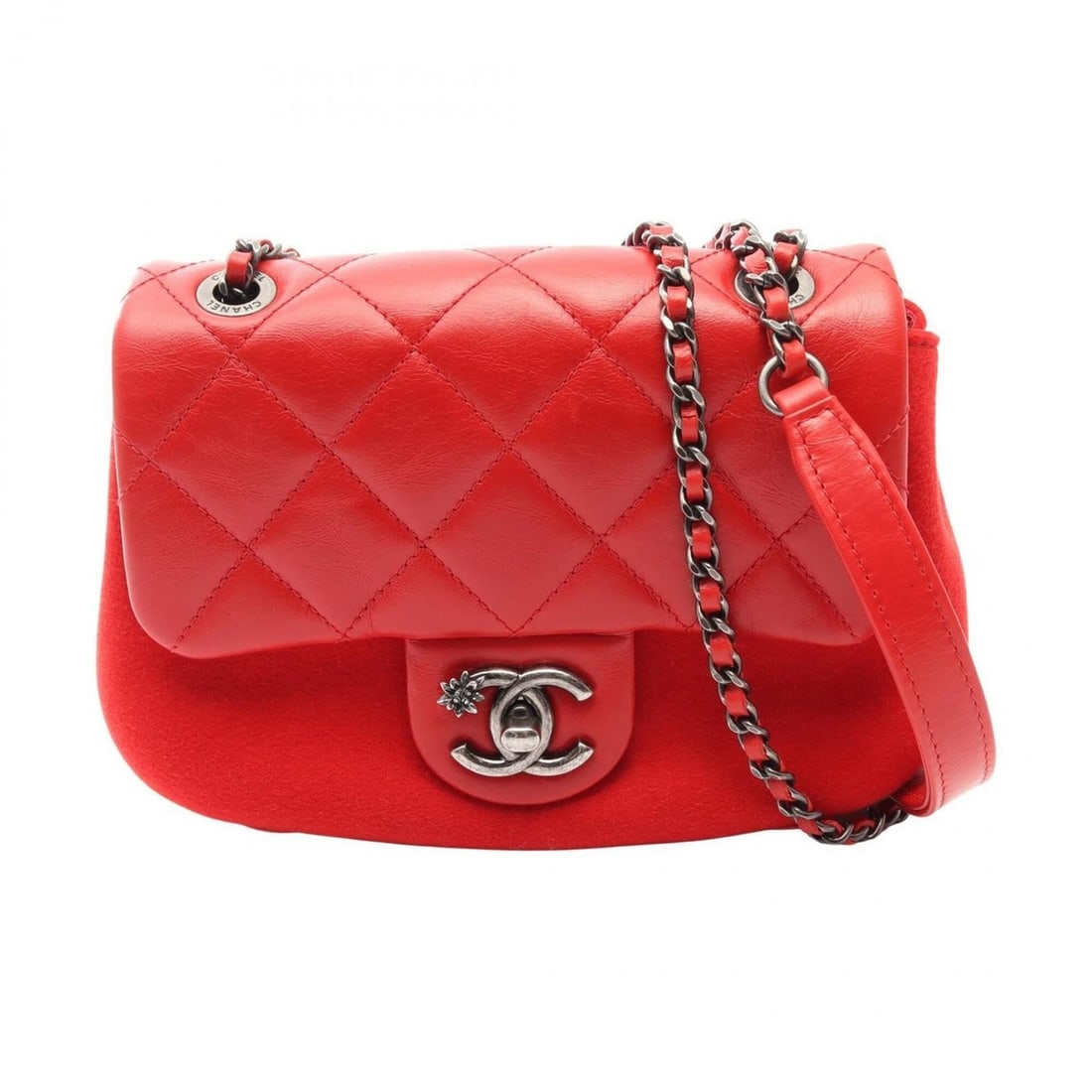 Chanel Matelassé Small Shoulder Bag/Handbag, Leather and Wool, Women's, Red: --- Catalog ---Category: SizeSize (HxWxD): 14cm x 20cm x 5cm / 5.51'' x 7.87'' x 1.96''Category: DesignType: Handbag, Shoulder bagColor: Red colorGender: WomenMaterial: Leather , Wool Hardware Color: 