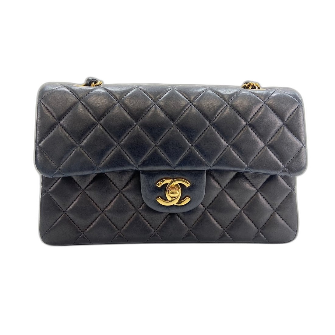 CHANEL Matelassé 23 Shoulder Bag, Black: --- Catalog ---Category: SizeHandle Drop: 22.00cm / 8.66''Size (HxWxD): 14cm x 23cm x 6cm / 5.51'' x 9.05'' x 2.36''Strap Length: 85cm / 33.46''Category: DesignType: Shoulder bagColor: BlackGender: Wo