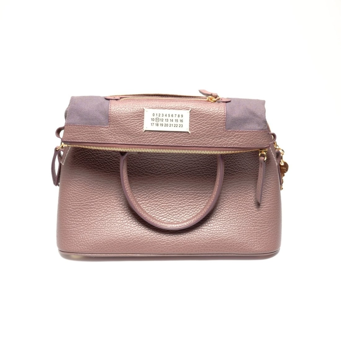 BOTTEGA VENETA Leather Tote Bag, Red: --- Catalog ---Category: SizeHandle Drop: 13.00cm / 5.12''Size (HxWxD): 24cm x 35cm x 17cm / 9.44'' x 13.77'' x 6.69''Strap Length: 118cm / 46.45''Category: DesignType: Handbag, Tote bagColor: PinkGen