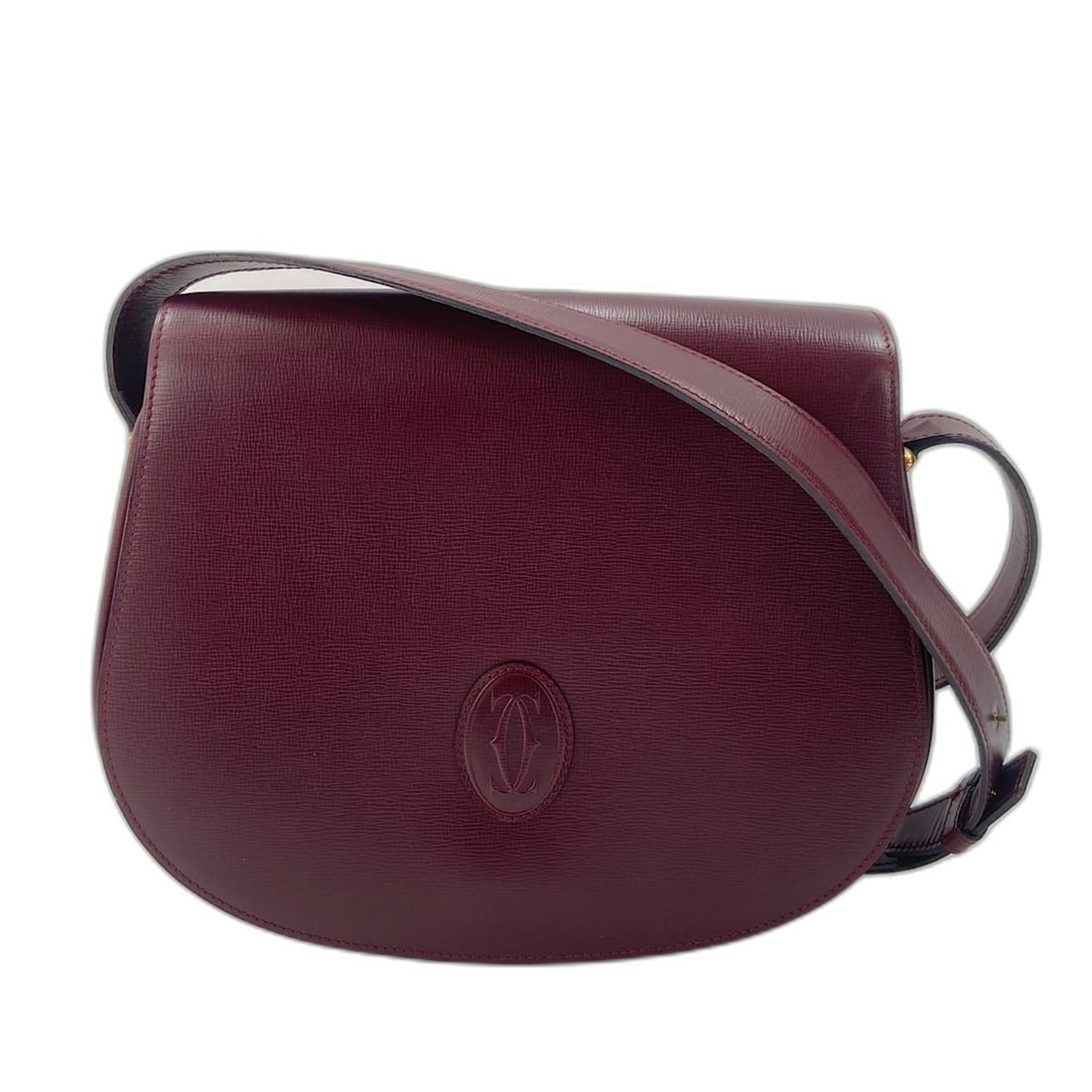 CARTIER Shoulder Bag, Wine Red: --- Catalog ---Category: SizeSize (HxWxD): 19cm x 25cm x 7cm / 7.48'' x 9.84'' x 2.75''Strap Length: 96cm - 112cm / 37.79'' - 44.09''Category: DesignType: Shoulder bagColor: Wine redGender: WomenSeaso