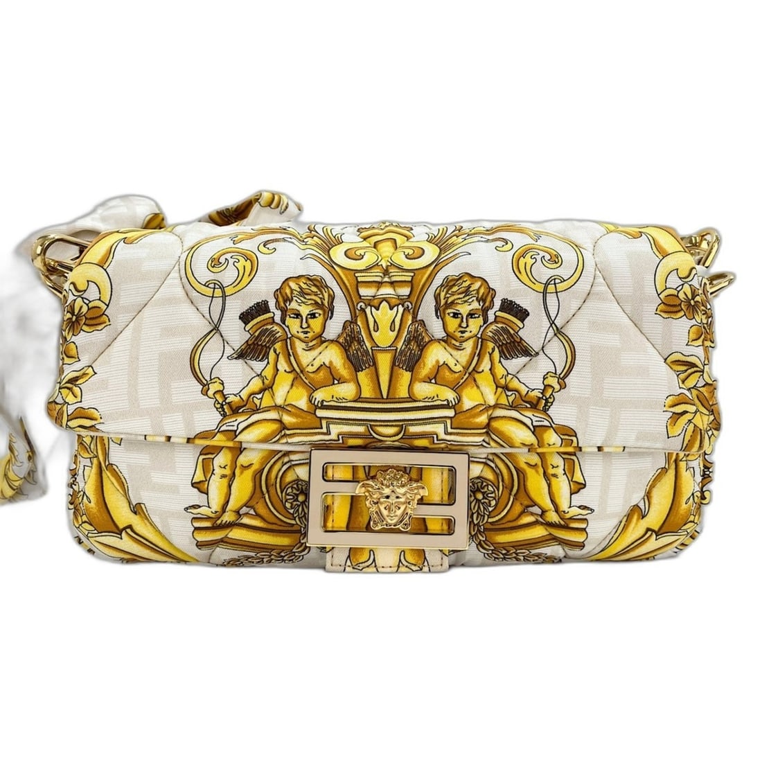FENDI x Versace Fender Bucket Shoulder Bag, Silk, Yellow: --- Catalog ---Category: SizeHandle Drop: 14.00cm / 5.51''Size (HxWxD): 14cm x 26cm x 6cm / 5.51'' x 10.23'' x 2.36''Strap Length: 88cm / 34.64''Category: DesignType: Shoulder bagColor: YellowGender: 