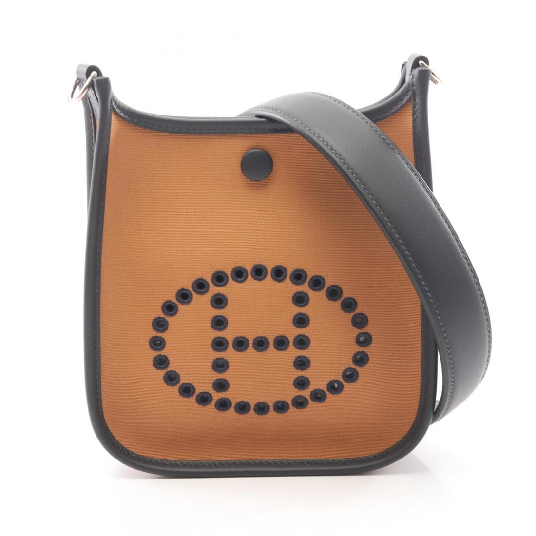 Hermes Neo Evelyne TPM Dune Cassis Caban Shoulder Bag Handbag Canvas Leather Veau Swift Toile: --- Catalog ---Category: SizeSize (HxWxD): 18cm x 16.5cm x 5.5cm / 7.08'' x 6.49'' x 2.16''Category: DesignType: Shoulder bagColor: Brown, Cassis, NavyGender: WomenMaterial: Canvas , Leather Category: