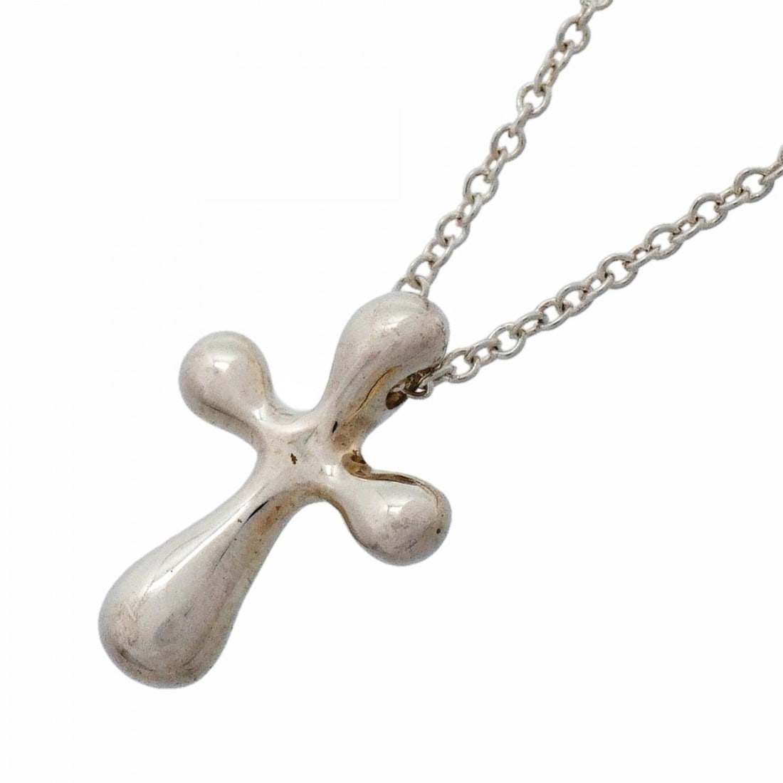 Tiffany & Co. Small Cross Necklace, Sterling Silver 925, Women's: --- Catalog ---Category: SizePendant Size: 15.4mm x 11.4mm / 0.6'' x 0.44''Neck Circumference: 41 cm / 16.14''Category: DesignGender: WomenMaterial: Silver 925Necklace Type: NecklaceCategory: GeneralB