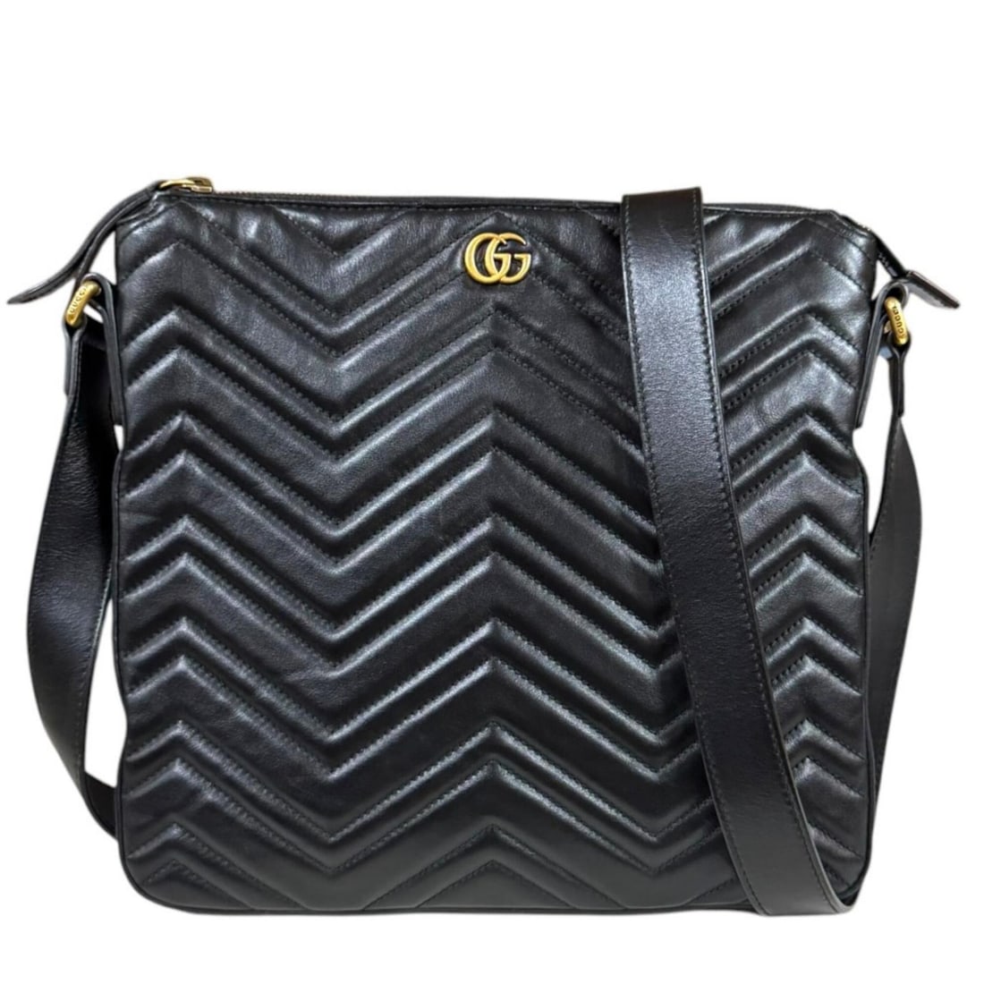 Gucci Quilted Shoulder Bag GG Marmont Leather 523369 Black Women's GUCCI: --- Catalog ---Category: SizeWeight: 520g / 1.14lb.Size (HxWxD): 27cm x 28cm x 3cm / 10.62'' x 11.02'' x 1.18''Strap Length: 110cm - 131cm / 43.3'' - 51.57''Category: DesignType: Shoulder bagColor: Bl