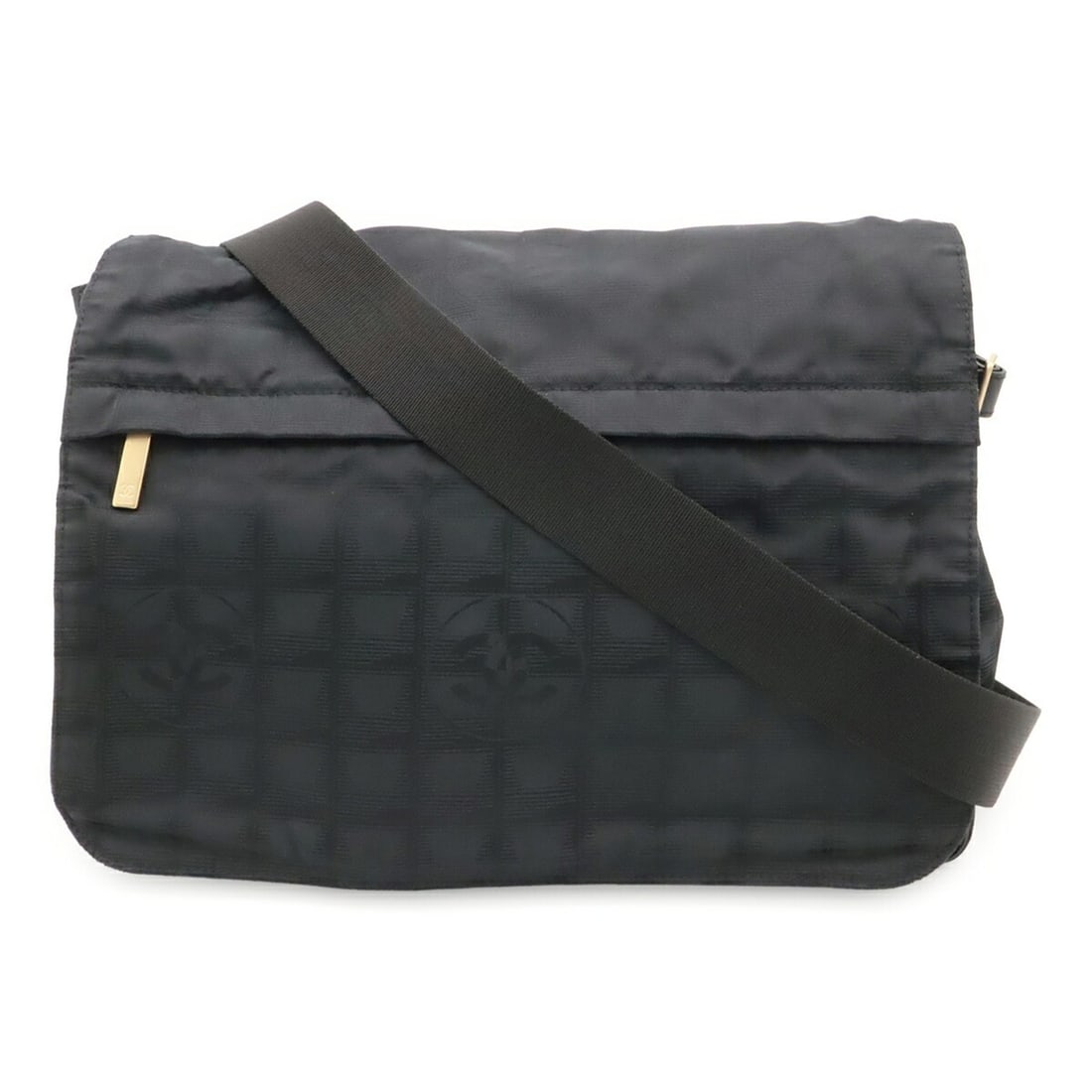 CHANEL New Travel Line Handbag/Shoulder Bag, Nylon Jacquard, Black, A29348: --- Catalog ---Category: SizeSize (HxWxD): 26cm x 34cm x 10cm / 10.23'' x 13.38'' x 3.93''Category: DesignType: Handbag, Shoulder bagColor: BlackGender: WomenMaterial: New Travel Line Category: Genera