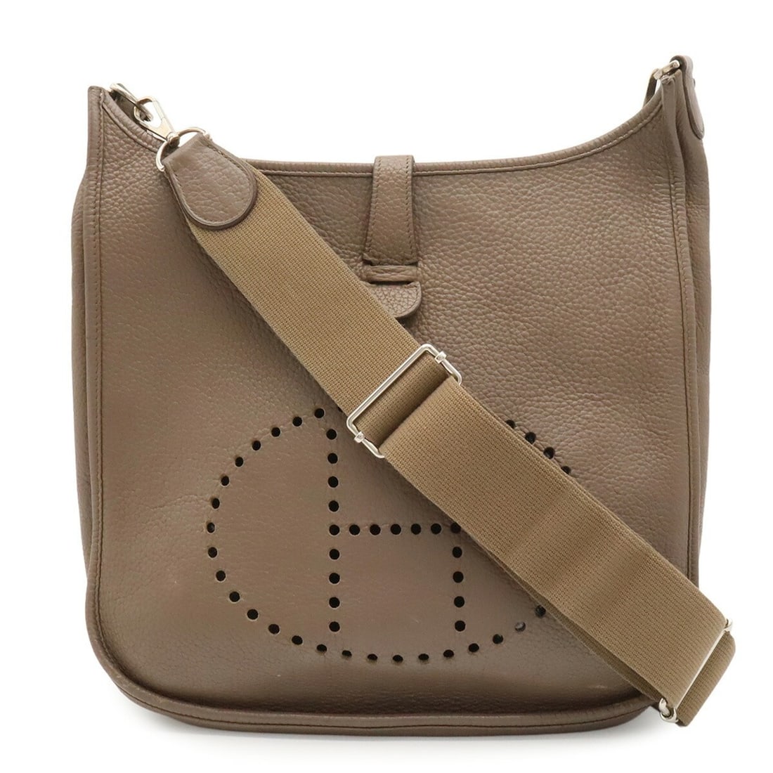 HERMES Evelyne 3 III GM Shoulder Bag, Togo Leather, Etoupe/Greige, ?L stamp: --- Catalog ---Category: SizeSize (HxWxD): 30.5cm x 31cm x 8.5cm / 12'' x 12.2'' x 3.34''Category: DesignType: Shoulder bagColor: Etoupe gray, GrayishGender: WomenMaterial: Leather Category: GeneralBr