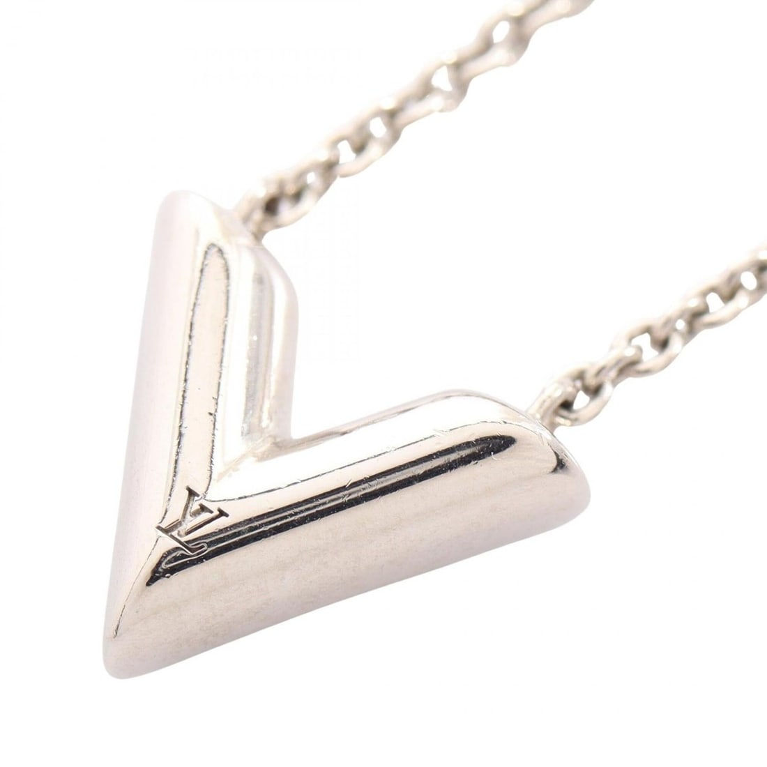Louis Vuitton Essential V Necklace, Stainless Steel, Women's, Silver Tone, M63197: --- Catalog ---Category: SizePendant Size: 12mm x 15mm / 0.47'' x 0.59''Neck Circumference: 38.5 cm - 44 cm / 15.15'' - 17.32''Category: DesignColor: SilverGender: WomenMaterial: Stainless steelNeckla