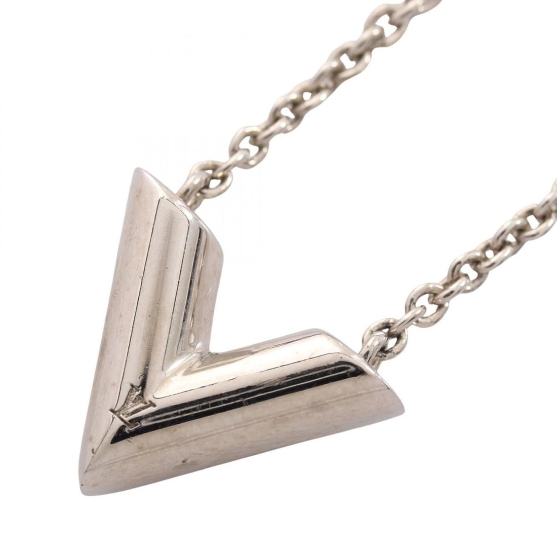 Louis Vuitton Essential V Necklace, Stainless Steel, Women's, Silver Tone, M63197: --- Catalog ---Category: SizePendant Size: 12mm x 15mm / 0.47'' x 0.59''Neck Circumference: 38.5 cm - 44.5 cm / 15.15'' - 17.51''Category: DesignGender: WomenMaterial: Stainless steelNecklace Type: Ne