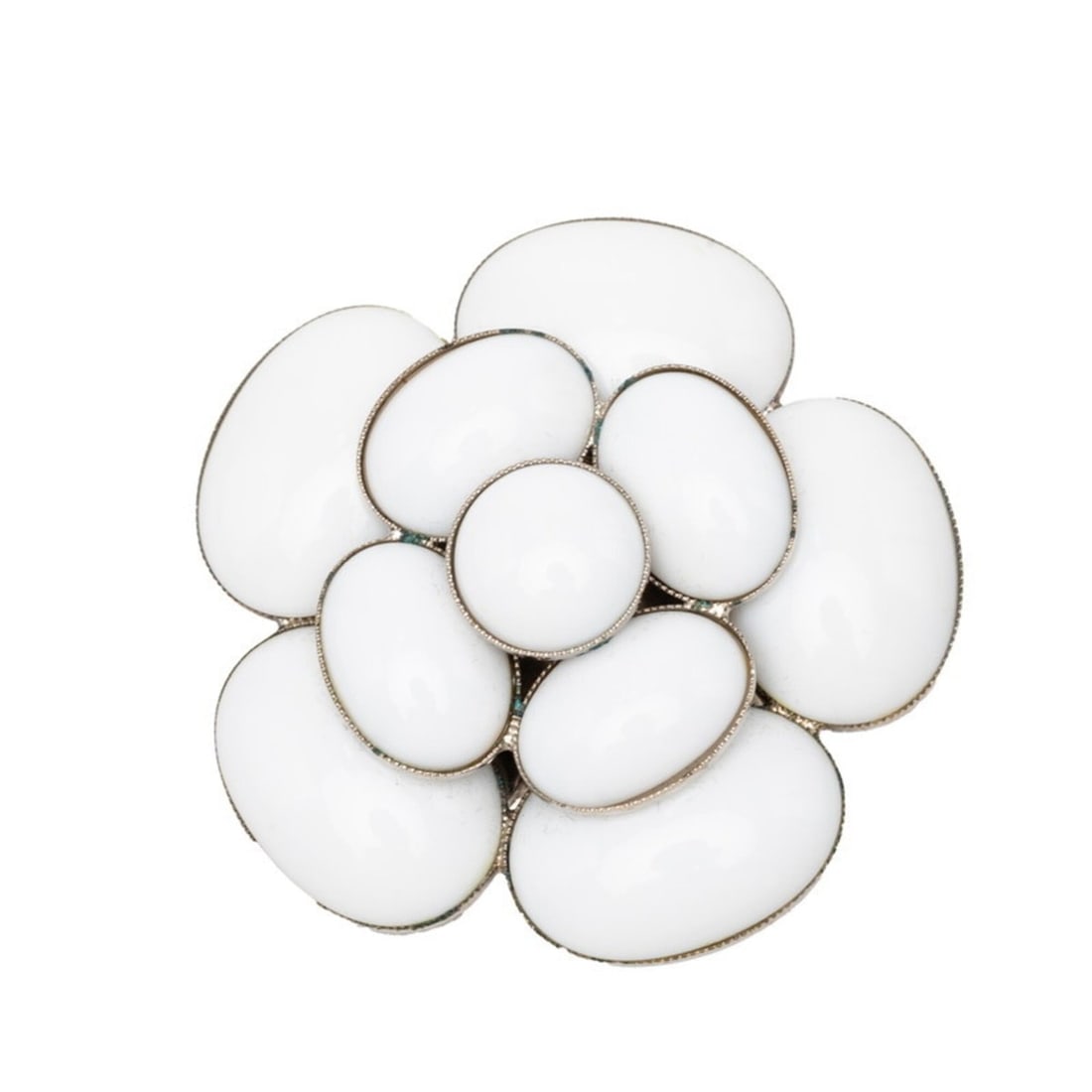Chanel Camellia Vintage Brooch 98C White Ceramic Metal Women's CHANEL: --- Catalog ---Category: SizeSize (HxWxD): 5.7cm x 5.7cm / 2.24'' x 2.24''Category: DesignType: BroochColor: WhiteGender: WomenMaterial: Ceramic, MetalCategory: GeneralBrand: Chanel--- Item List ---Se