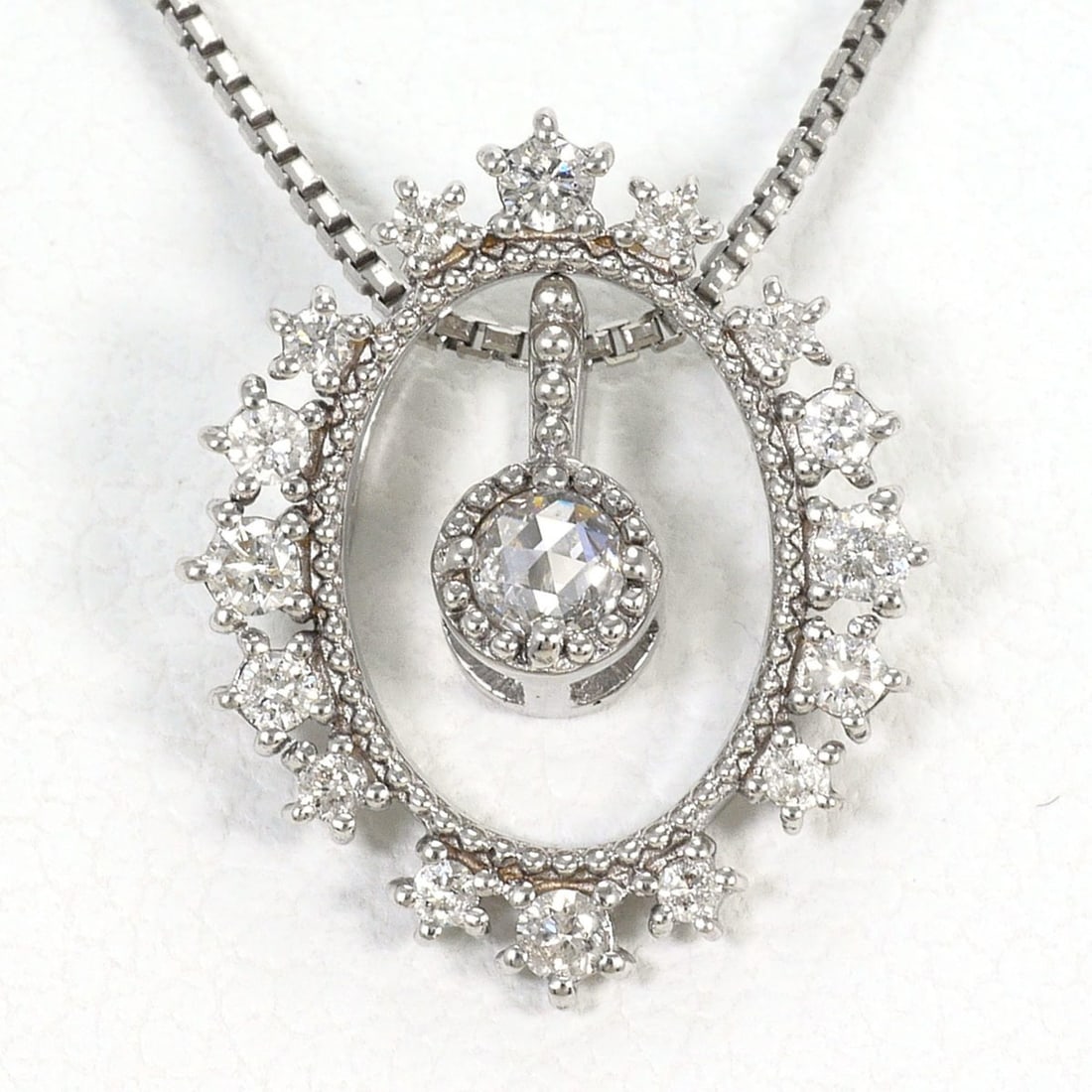 18K (18-karat white gold) necklace with 0.05ct and 0.13ct diamonds, total weight 2.8g, 45cm length,: --- Catalog ---Category: SizeWeight: 2.8g / 0.09oz.Pendant Size: 14mm x 12mm / 0.55'' x 0.47''Neck Circumference: 45 cm / 17.71''Category: DesignColor: White goldMetal: White GoldStone: DiamondGender: