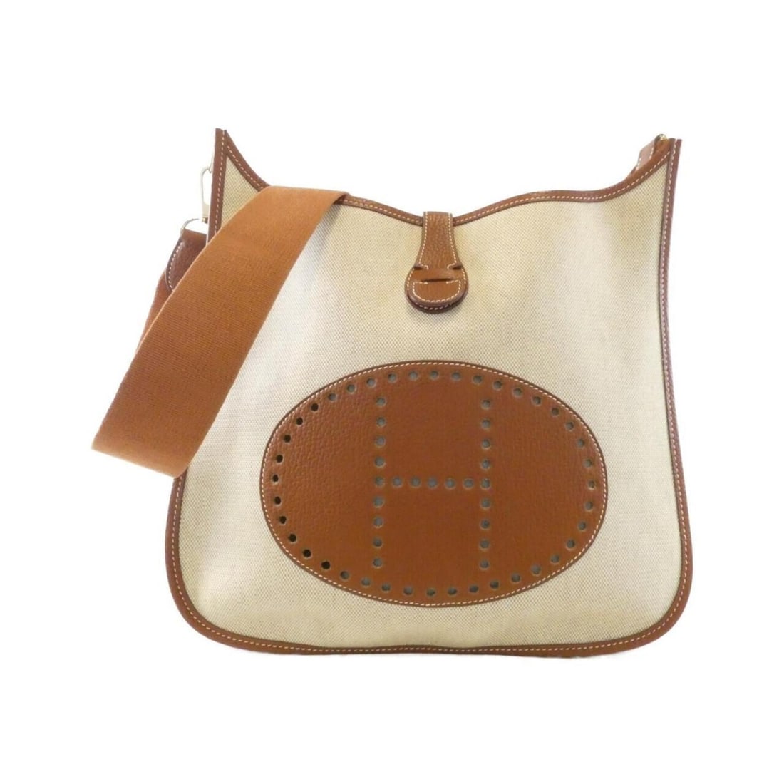 Hermes Evelyne GM Shoulder Bag: --- Catalog ---Category: SizeSize (HxWxD): 32cm x 30cm x 9cm / 12.59'' x 11.81'' x 3.54''Category: DesignType: Shoulder bagColor: BrownGender: WomenMaterial: Toile H , Fjord leather Hardware Color: Go