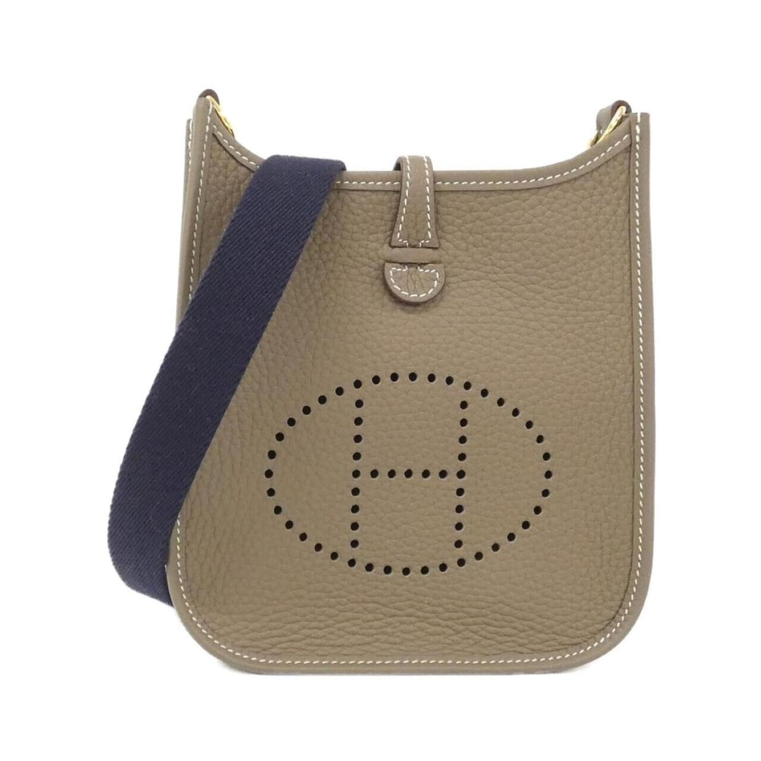 Hermes Evelyne Amazon 16cm 069426CC Shoulder Bag: --- Catalog ---Category: SizeSize (HxWxD): 18cm x 16cm x 6cm / 7.08'' x 6.29'' x 2.36''Category: DesignType: Shoulder bagColor: Blue indigo, Etoupe grayGender: Men,WomenMaterial: Taurillon clemence le