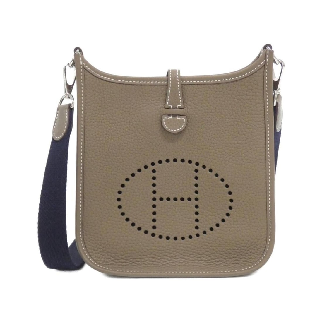 Hermes Evelyne Amazon Short Strap 16cm 085945CC Shoulder Bag: --- Catalog ---Category: SizeSize (HxWxD): 18cm x 16cm x 6cm / 7.08'' x 6.29'' x 2.36''Category: DesignType: Shoulder bagColor: Blue indigo, Etoupe grayGender: Men,WomenMaterial: Taurillon clemence le