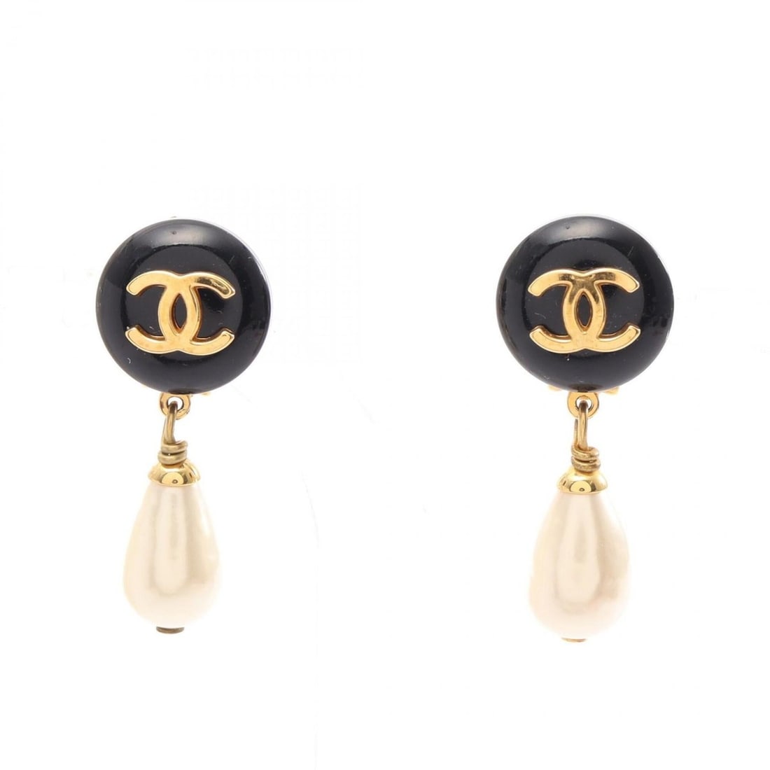 Chanel Coco Mark Swing Earrings, Gold Plated (GP), Faux Pearl, Women's, Black, White,: --- Catalog ---Category: SizeSize (HxWxD): 36.00mm x 15.00mm / 1.42'' x 0.59''Category: DesignType: Clip earringsColor: Black, Gold, WhiteGender: WomenMaterial: Artificial pearl, Gold platingCategory: