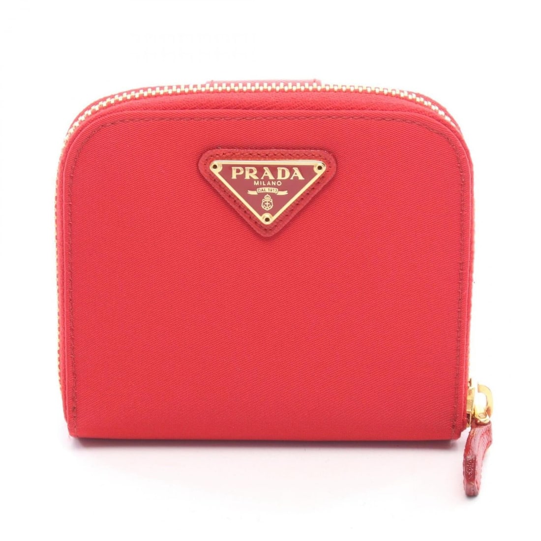 Prada Triangle Plate Bi-fold Wallet, Nylon Leather, Women's, Red, 1ML018: --- Catalog ---Category: SizeSize (HxWxD): 9cm x 12cm x 3cm / 3.54'' x 4.72'' x 1.18''Category: DesignType: Wallet (bi-fold)Color: Red colorGender: WomenMaterial: Nylon , Leather Category: GeneralMPN: