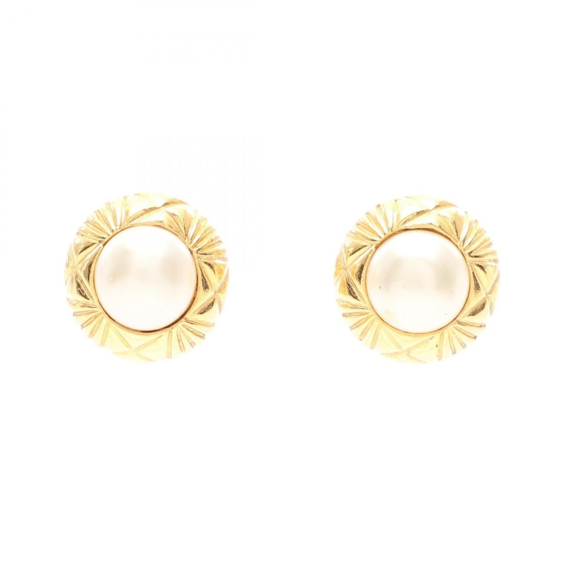 Chanel Round Earrings, Gold Plated (GP), Faux Pearl, Women's, Gold/White Tones: --- Catalog ---Category: SizeSize (HxWxD): 23.00mm x 23.00mm / 0.91'' x 0.91''Category: DesignType: Clip earringsColor: Gold, WhiteGender: WomenMaterial: Gold platingCategory: GeneralBrand: Chanel--- 