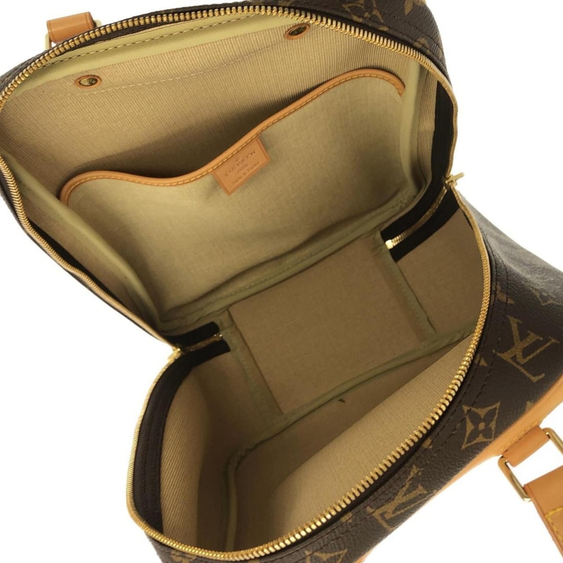 Louis Vuitton Monogram Excursion M41450 Handbag - 8
