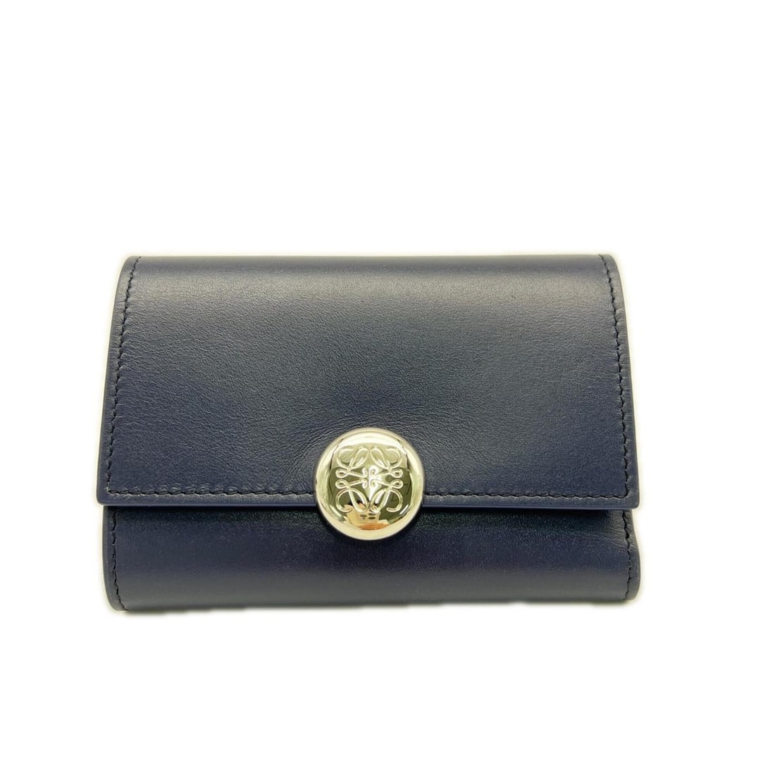 LOEWE Shiny Napa Calf Pebble Vertical Wallet Small Abyss Blue CANBS33X01 Tri-fold Navy Men's: --- Catalog ---Category: SizeSize (HxWxD): 8cm x 11cm x 3cm / 3.14'' x 4.33'' x 1.18''Category: DesignType: Wallet (tri-fold)Color: NavyGender: MenCategory: GeneralMPN: CANBS33X01Brand: Loewe--- Item 