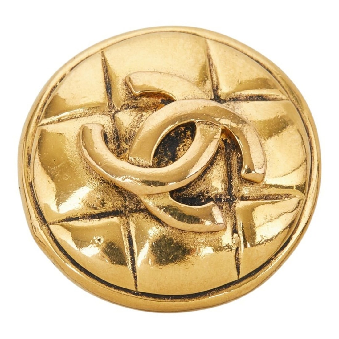 Chanel Coco Mark Vintage Round Single Earring, Gold Plated, Women's CHANEL: --- Catalog ---Category: SizeSize (HxWxD): 25.40mm x 25.40mm / 1.00'' x 1.00''Category: DesignType: Clip earringsColor: GoldGender: WomenMaterial: Gold platingSingle earring: YesCategory: GeneralBrand