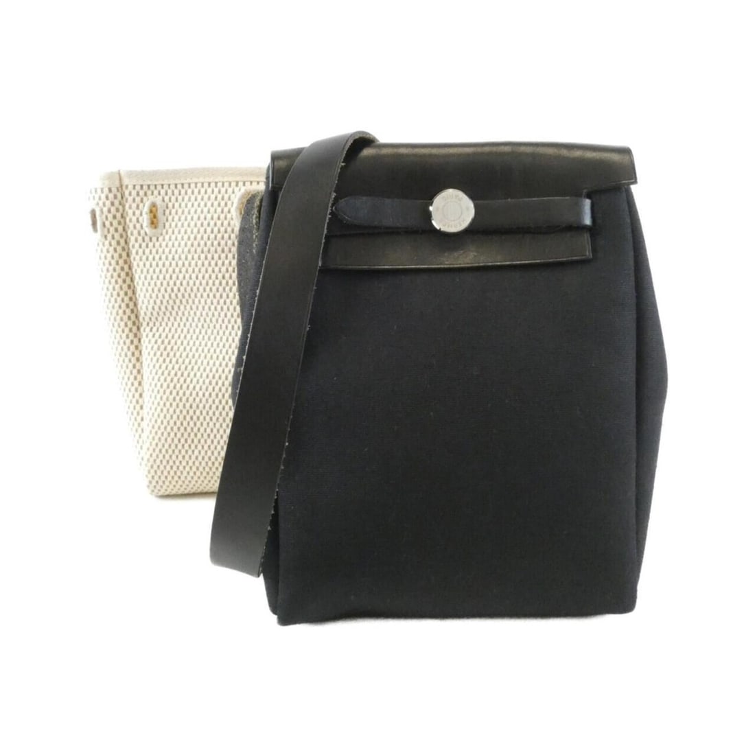 Hermes Herbag TPM 041444CB Shoulder Bag: --- Catalog ---Category: SizeSize (HxWxD): 20cm x 16cm x 7cm / 7.87'' x 6.29'' x 2.75''Category: DesignType: Shoulder bagColor: BlackGender: WomenHardware Color: Matte silverCategory: GeneralMPN: