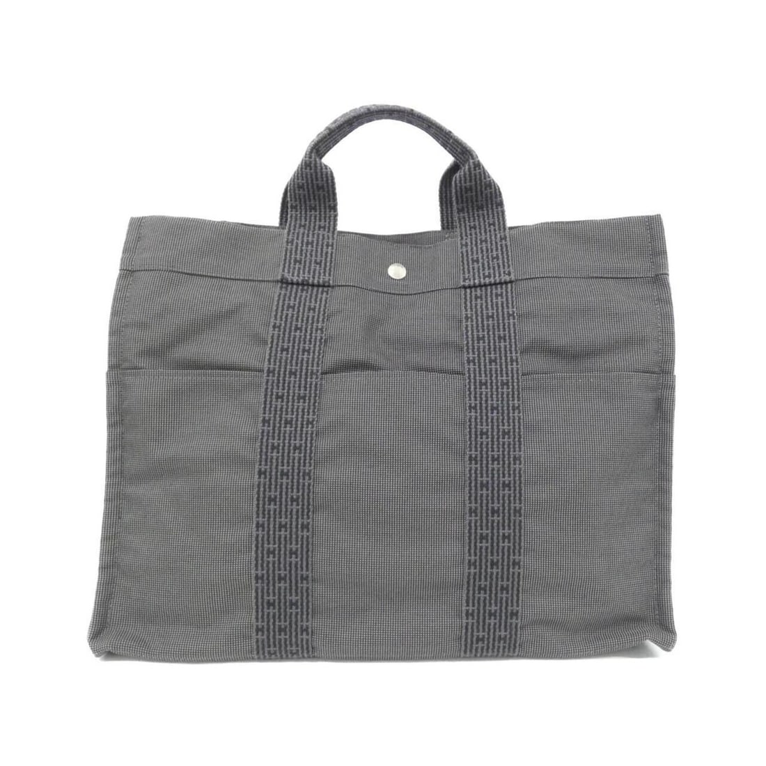 Hermes Herline MM 100951M Handbag: --- Catalog ---Category: SizeSize (HxWxD): 33cm x 43cm x 11cm / 12.99'' x 16.92'' x 4.33''Category: DesignType: HandbagColor: BlackGender: Men,WomenMaterial: Canvas Hardware Color: SilverCategory: