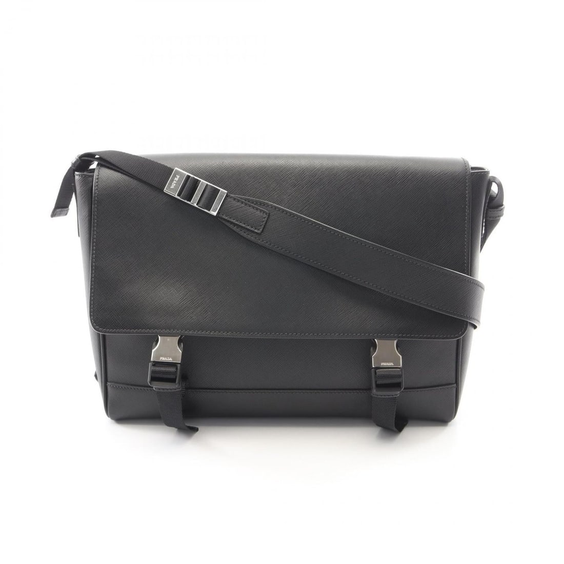 Prada SAFFIANO TRAVEL Shoulder Bag/Handbag, Saffiano Leather, Men's, Black, 2VD018: --- Catalog ---Category: SizeSize (HxWxD): 24cm x 32cm x 8cm / 9.44'' x 12.59'' x 3.14''Category: DesignType: Handbag, Shoulder bag, Weekend bagColor: BlackGender: MenMaterial: Leather Leather/Fur Typ