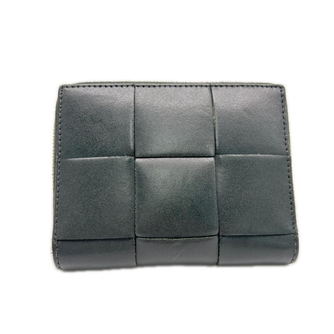 BOTTEGA VENETA Maxi Intrecciato Cassette Compact Wallet 750252 Bi-fold Dark Green Lambskin Men's: --- Catalog ---Category: SizeSize (HxWxD): 9.5cm x 12cm x 1.5cm / 3.74'' x 4.72'' x 0.59''Category: DesignType: Wallet (bi-fold)Color: Dark greenGender: MenCategory: GeneralMPN: 750252Brand: Bottega V