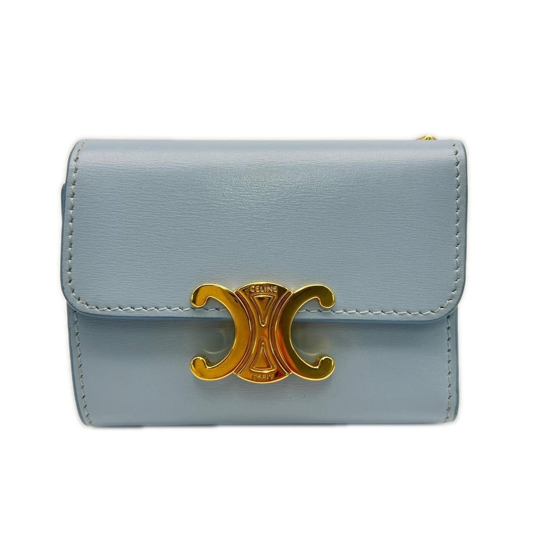 CELINE Shiny Calfskin Small Flap Wallet Triomphe Powder Blue 10I653DPV Tri-fold Women's: --- Catalog ---Category: SizeSize (HxWxD): 8cm x 10.5cm x 2.5cm / 3.14'' x 4.13'' x 0.98''Category: DesignType: Wallet (tri-fold)Color: BlueGender: WomenCategory: GeneralMPN: 10I653DPVBrand: Celine---