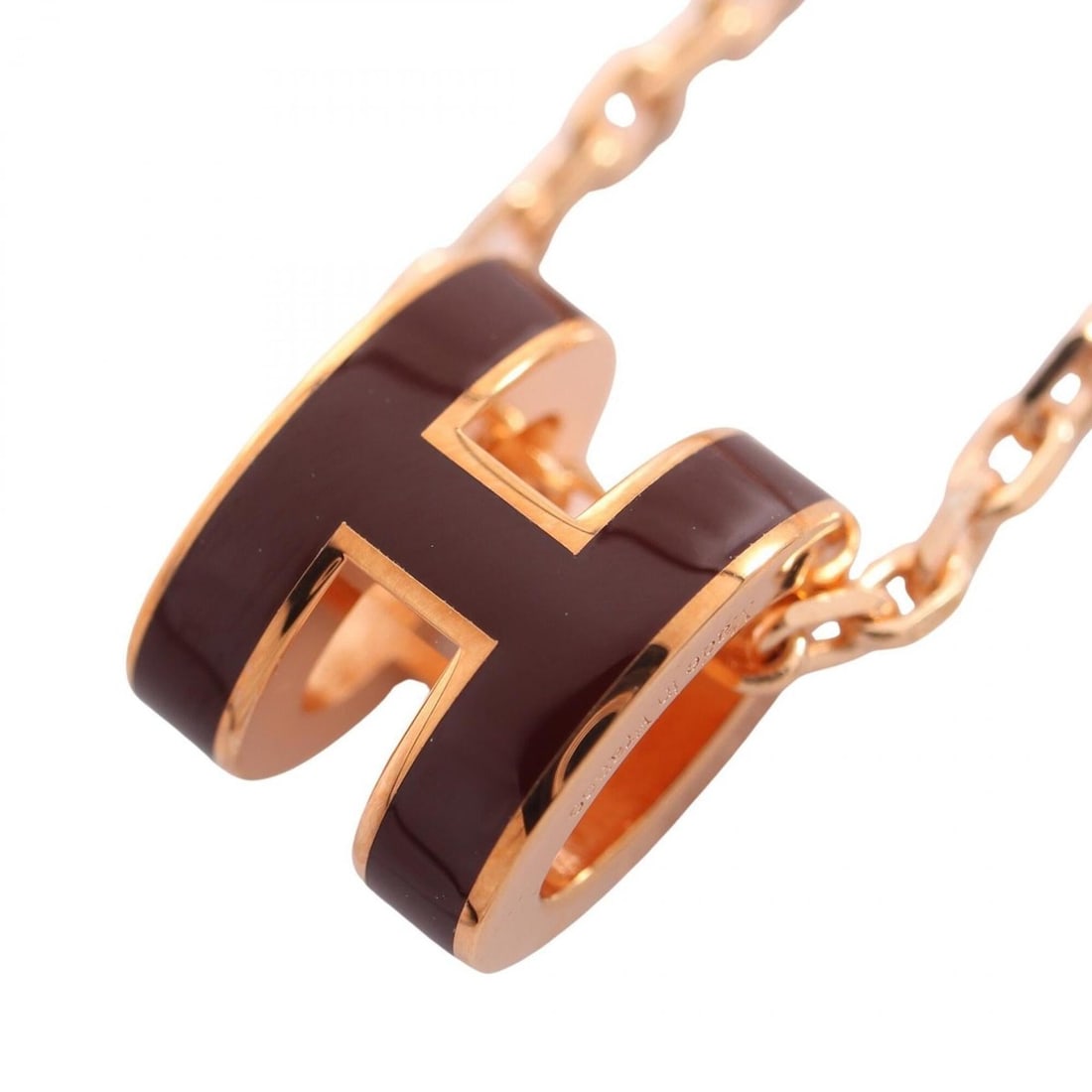 Hermes Mini Pop H necklace, gold-plated (GP), women's, gold-toned, burgundy.: --- Catalog ---Category: SizePendant Size: 9mm x 7mm / 0.35'' x 0.27''Neck Circumference: 40 cm / 15.74''Category: DesignColor: Bordeaux, GoldGender: WomenMaterial: Gold platingNecklace Type: Necklace