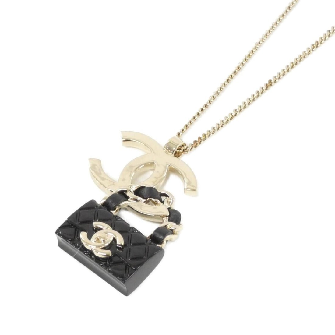Chanel ABA013 Necklace: --- Catalog ---Category: SizePendant Size: 35mm x 30mm / 1.37'' x 1.18''Neck Circumference: 42 cm - 60 cm / 16.53'' - 23.62''Category: DesignColor: Black, GoldGender: WomenMaterial: LeatherNecklace