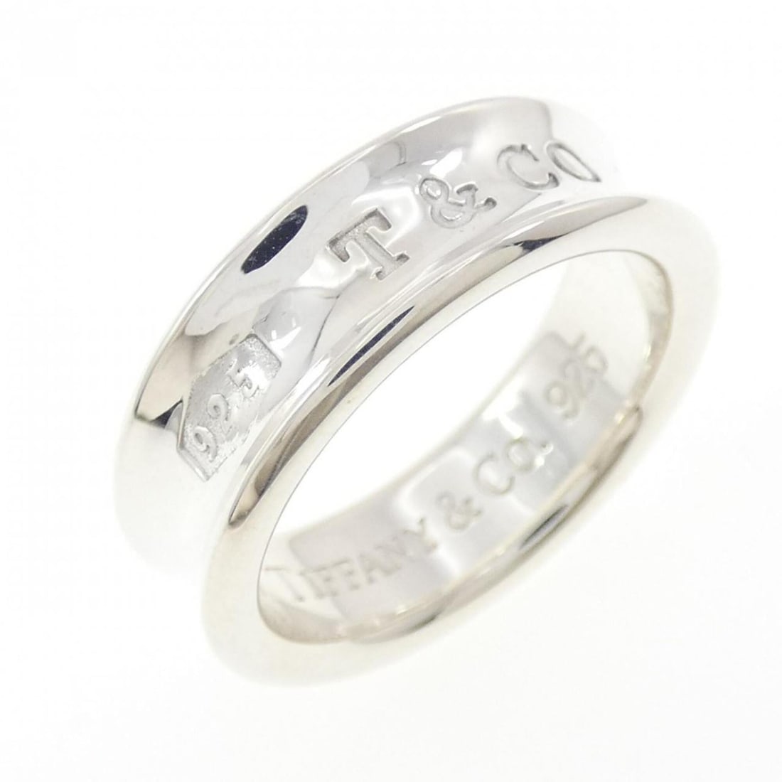 Tiffany 1837 Ring: --- Catalog ---Category: SizeJP Size: 16.5US Size: 8Category: DesignType: Band ringGender: WomenMaterial: Silver 925Category: GeneralBrand: Tiffany--- Item List ---Section: ConditionRanking: Rank SA