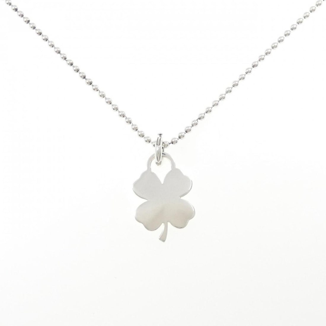 Tiffany & Co. 4-Leaf Clover Necklace: --- Catalog ---Category: SizePendant Size: 35.5mm x 19.3mm / 1.39'' x 0.75''Neck Circumference: 87 cm / 34.25''Category: DesignGender: WomenMaterial: Silver 925Pendant Type: PendantNecklace Type: Neck