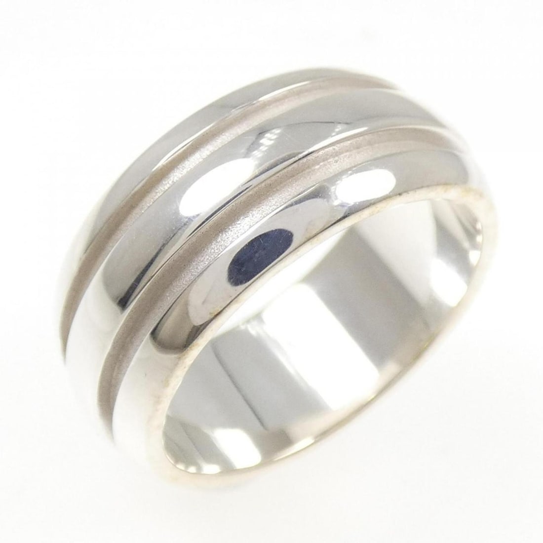 Tiffany Atlas Ring: --- Catalog ---Category: SizeJP Size: 19US Size: 9.5Category: DesignType: Band ringGender: MenMaterial: Silver 925Category: GeneralBrand: Tiffany--- Item List ---Section: ConditionRanking: Rank SA