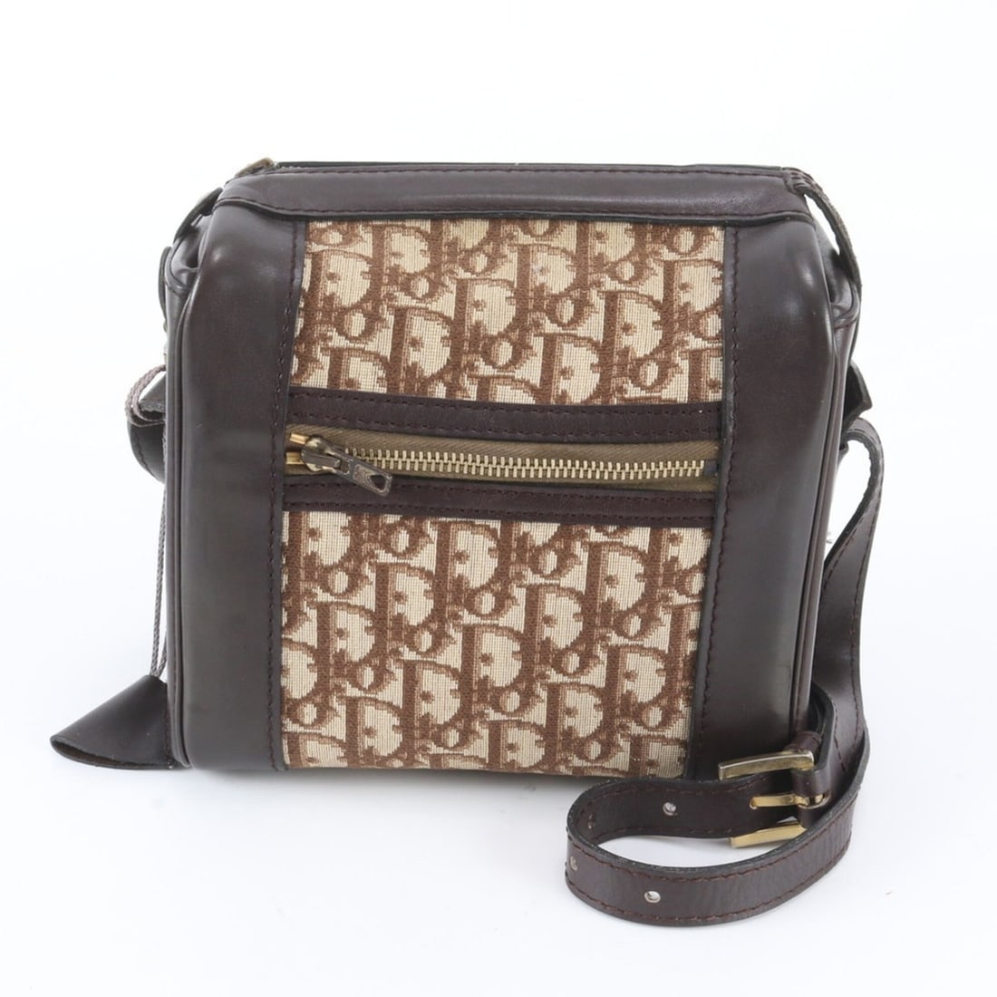 Christian Dior Trotter Leather Shoulder Bag Crossbody Brown Women's: --- Catalog ---Category: SizeSize (HxWxD): 17cm x 21cm x 14cm / 6.69'' x 8.26'' x 5.51''Strap Length: 90cm / 35.43''Category: DesignType: Shoulder bagColor: BrownGender: WomenMaterial: Leather , Canva