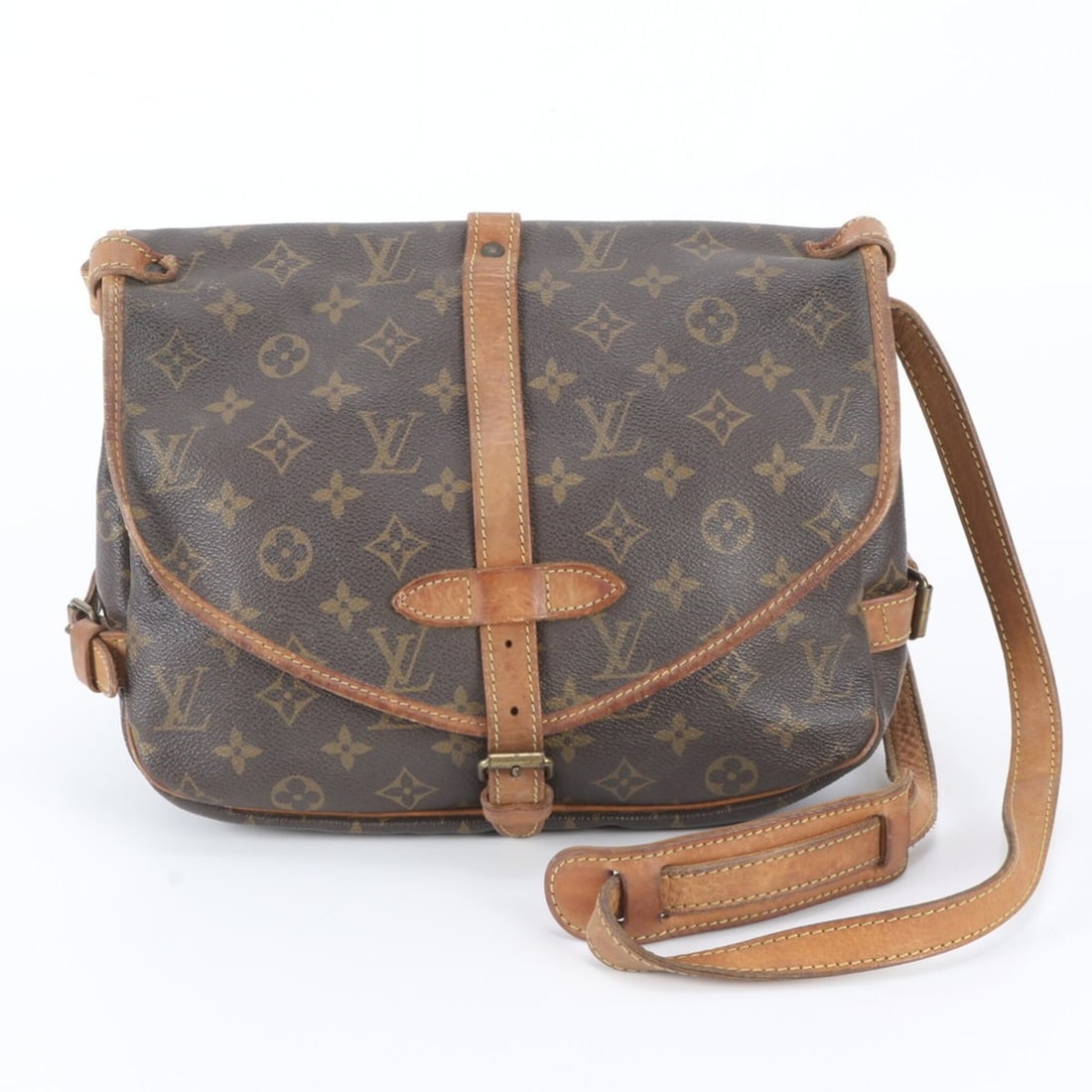 Louis Vuitton Monogram Saumur 30 M42256 Leather Shoulder Bag Crossbody Tote for Women: --- Catalog ---Category: SizeSize (HxWxD): 20cm x 26cm x 10cm / 7.87'' x 10.23'' x 3.93''Strap Length: 113cm / 44.48''Category: DesignType: Shoulder bag, Tote bagColor: BrownGender: WomenMaterial: Lea